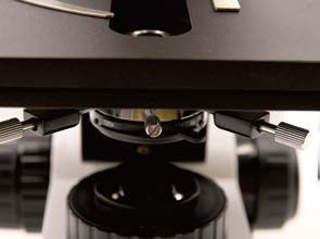 Mikroskop biologiczny B70 z obrotnikiem obiektywnym