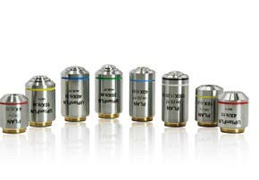 Mikroskop biologiczny B70 z obrotnikiem obiektywnym